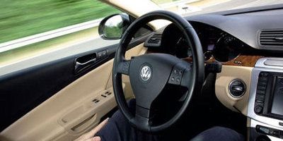 Volkswagen desarrolla sistema de conducción semiautomático