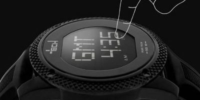 Plus Tech, el primer reloj con pantalla touch