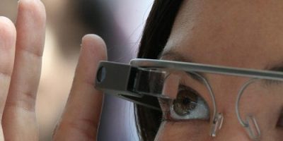 Mujer es atacada por usar Google Glass en un bar